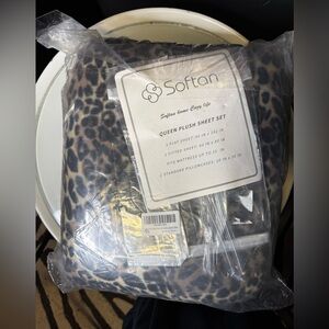 Leopard Print Queen Plush Sheet Set